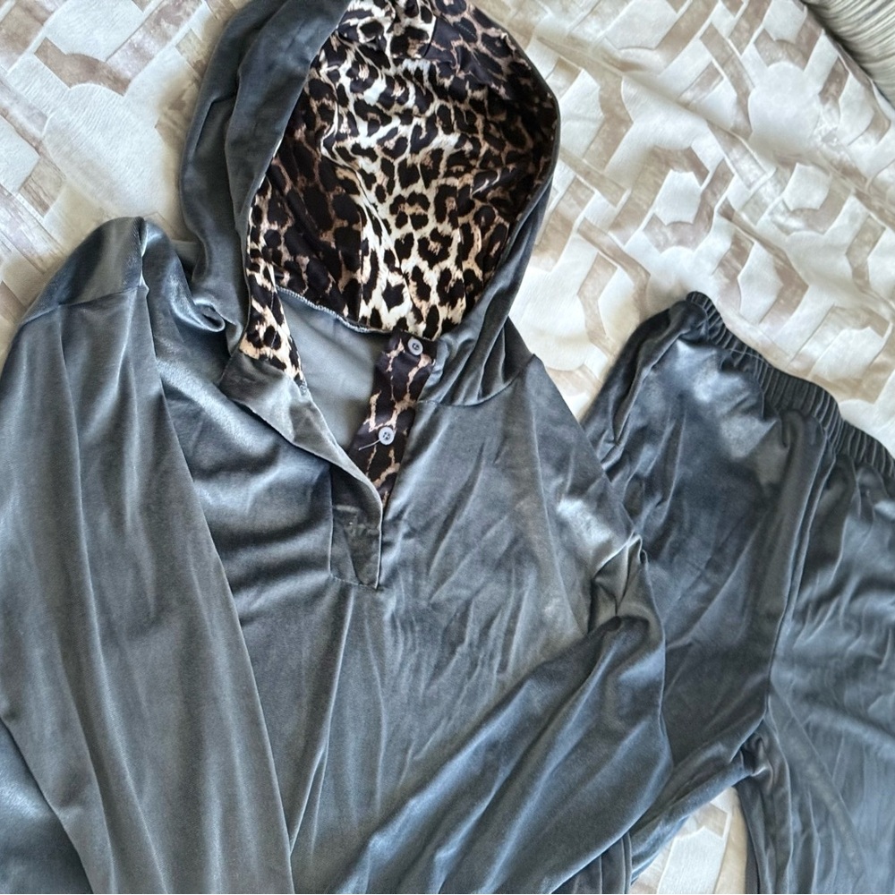 Elegant Gray Hooded Pajama Set with Leopard Accents